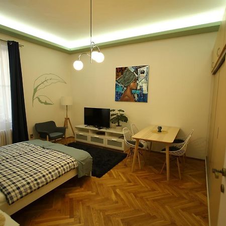 Ferienwohnung Castle Courtyard Hideaway Budapest Exterior foto