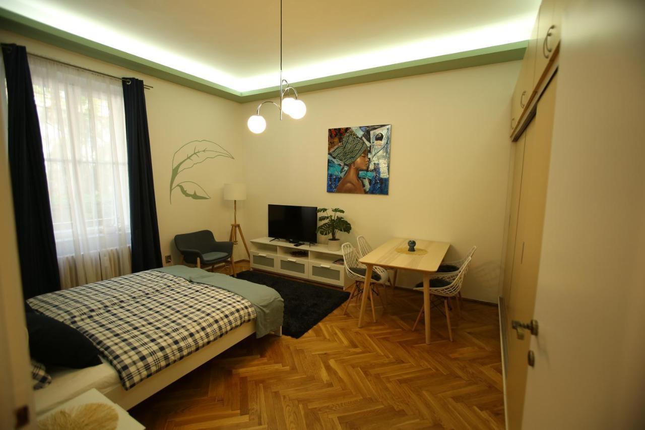 Ferienwohnung Castle Courtyard Hideaway Budapest Exterior foto