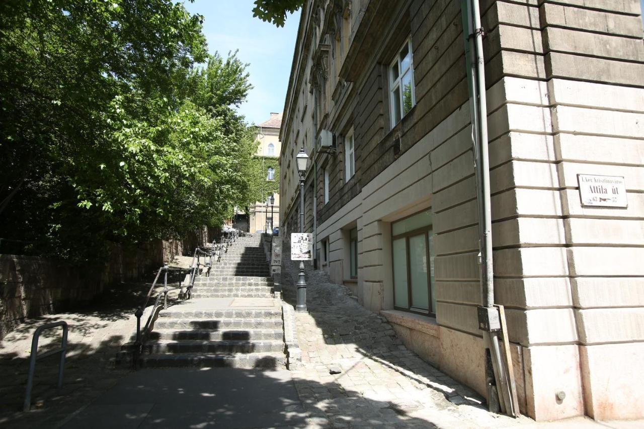 Ferienwohnung Castle Courtyard Hideaway Budapest Exterior foto