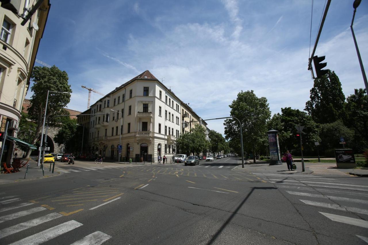 Ferienwohnung Castle Courtyard Hideaway Budapest Exterior foto